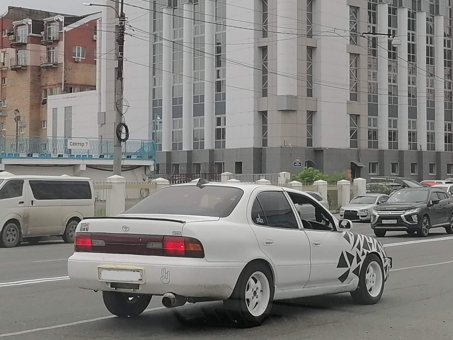 Стекла фар на Toyota land cruiser 100: 17 000 тг. - Автостекла Алматы на Olx