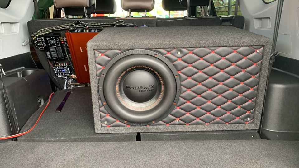 Установка сабвуфера в новом коробе, моноблока и замена силовых проводов ...