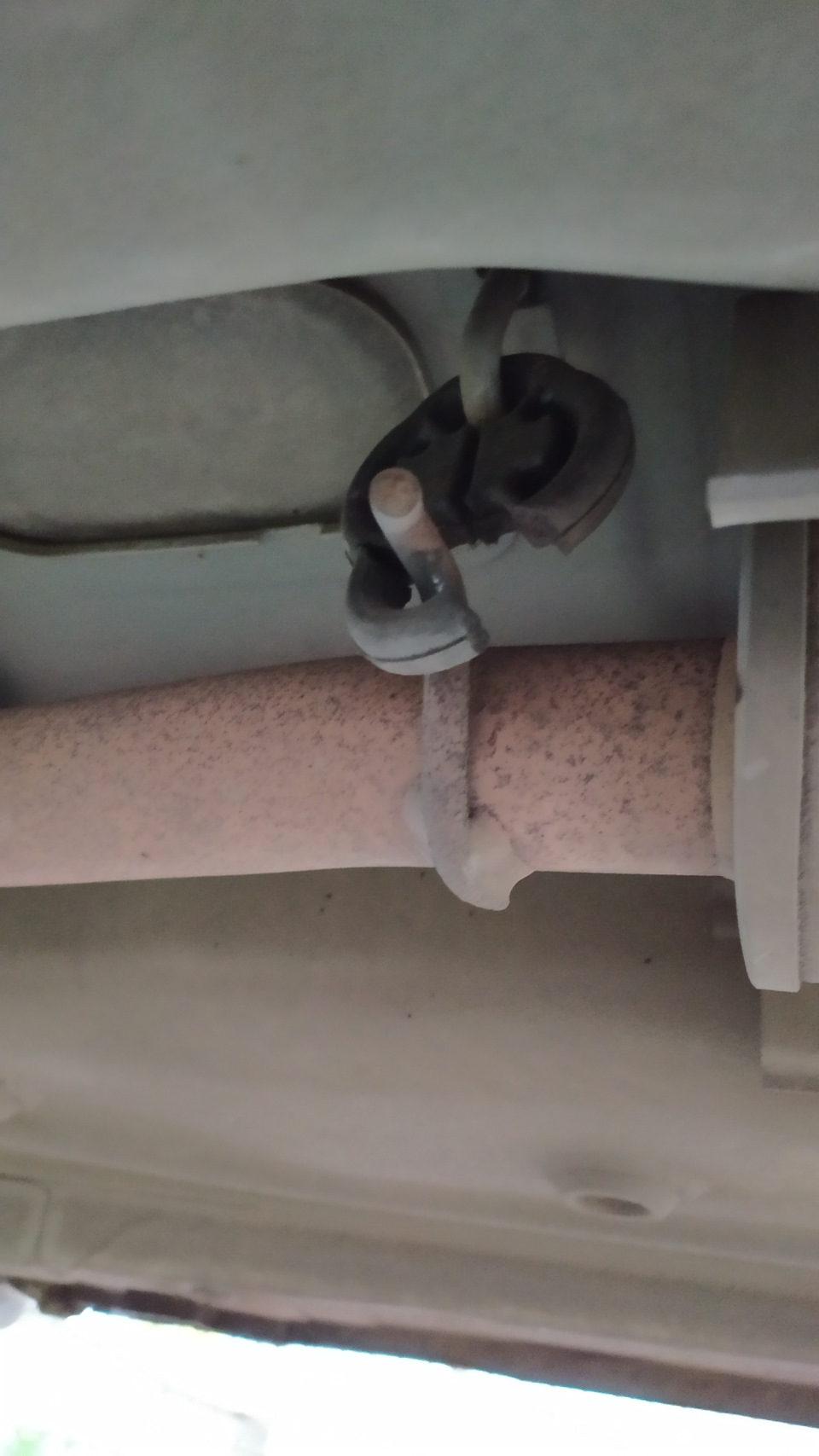 Замена средней опоры глушителя — Lada Гранта Лифтбек (1G), 1,6 л, 2016 ...