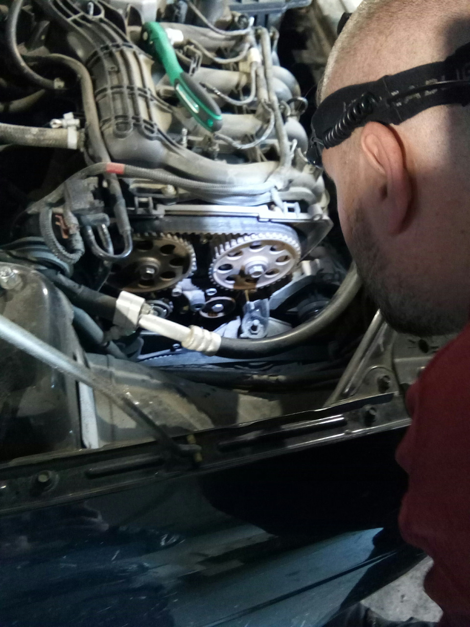 Замена натяжного ролика ремня ГРМ. — Lada Приора универсал, 1,6 л, 2012 ...