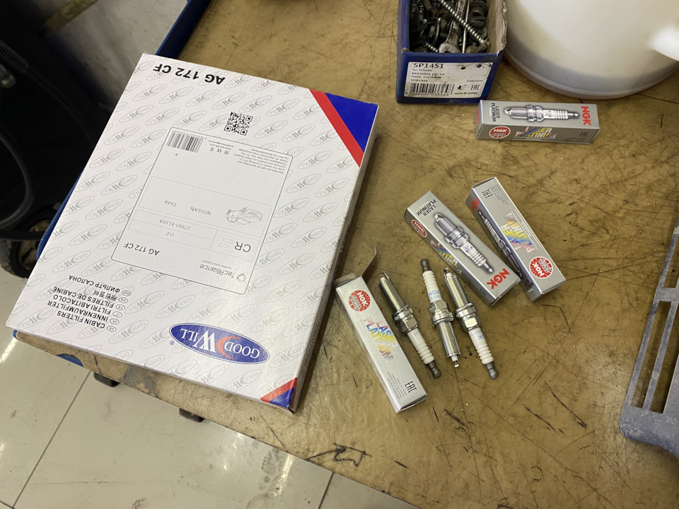 Замена масло, чистка заслонки дросселя и замена свечей — Nissan Tiida ...