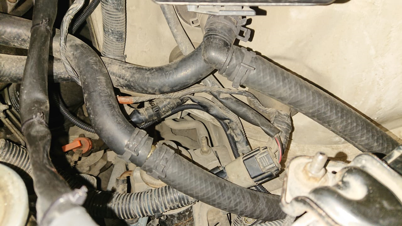 Подогреватель тойота. Предпусковой подогреватель 220 toyota hilux. Подогрев 220 на тойота 2с. Подогреватель тойота. Подогреватель двигателя 220в на рав 4.