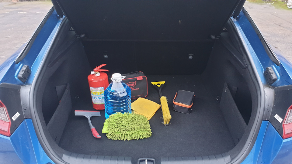 Вот так все валяется без креплений. — KIA Stinger