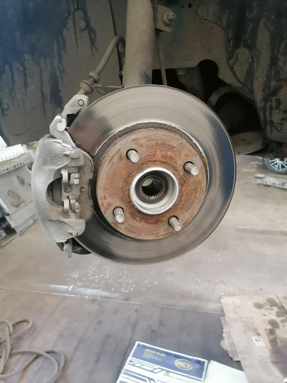 Граната наружняя — Ford Focus I Sedan, 2 л., 2000 года | визит на ...