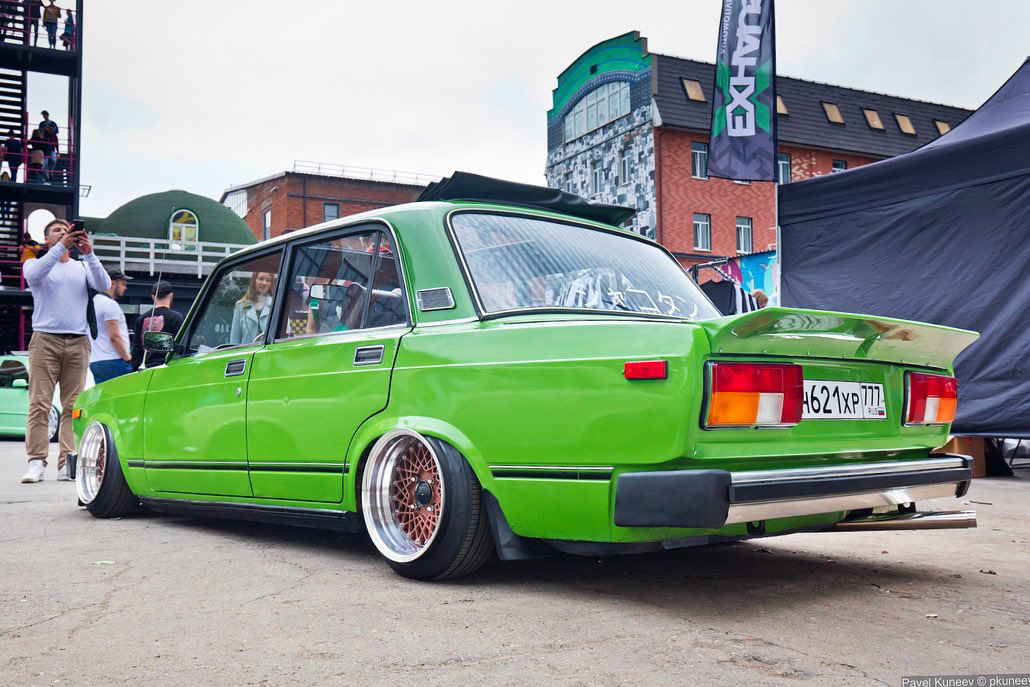 Lada 2105 stance