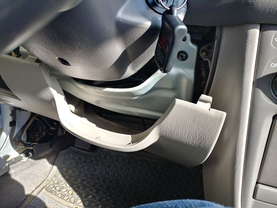 Перестали гаснуть стоп-сигналы. — Toyota Corolla (110), 1,6 л., 1998 ...