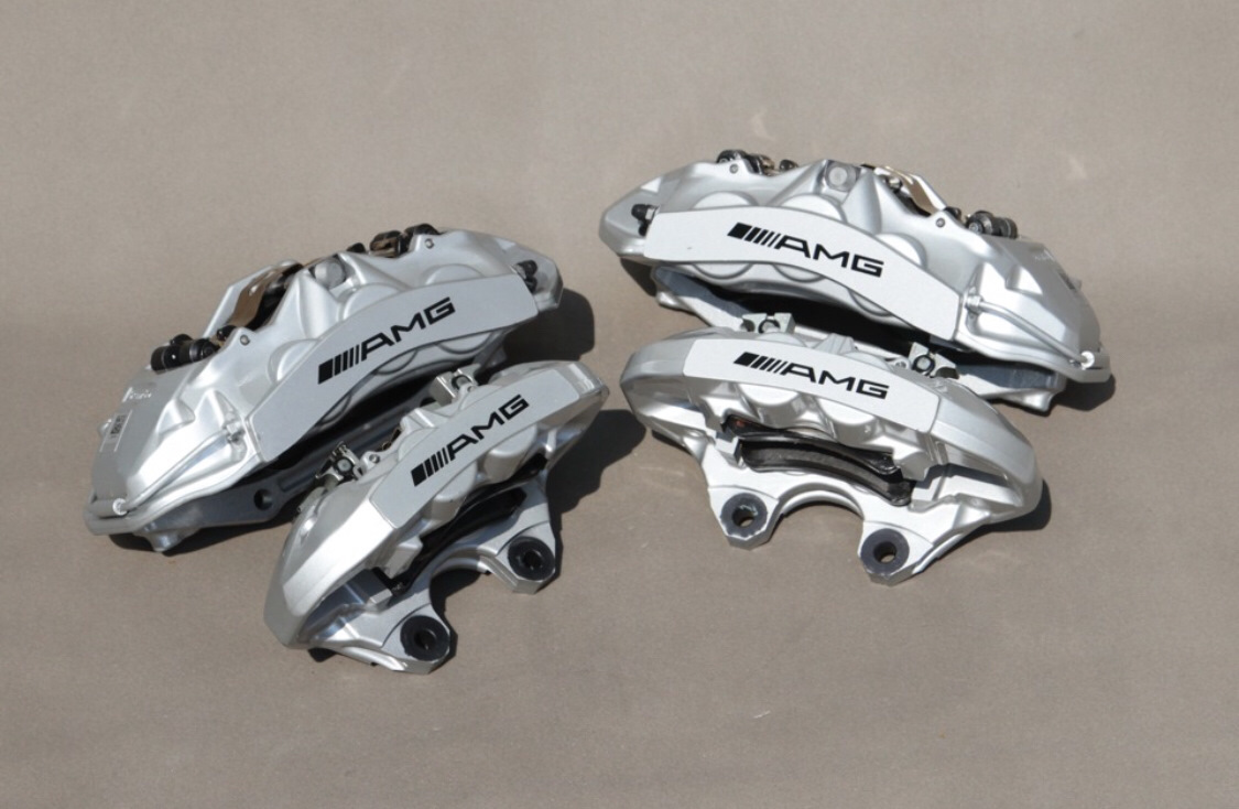 Суппорт мерседес. AMG 63 BREMBO. Суппорта AMG w204. Суппорта CL 63 AMG. Суппорт АМГ 221.