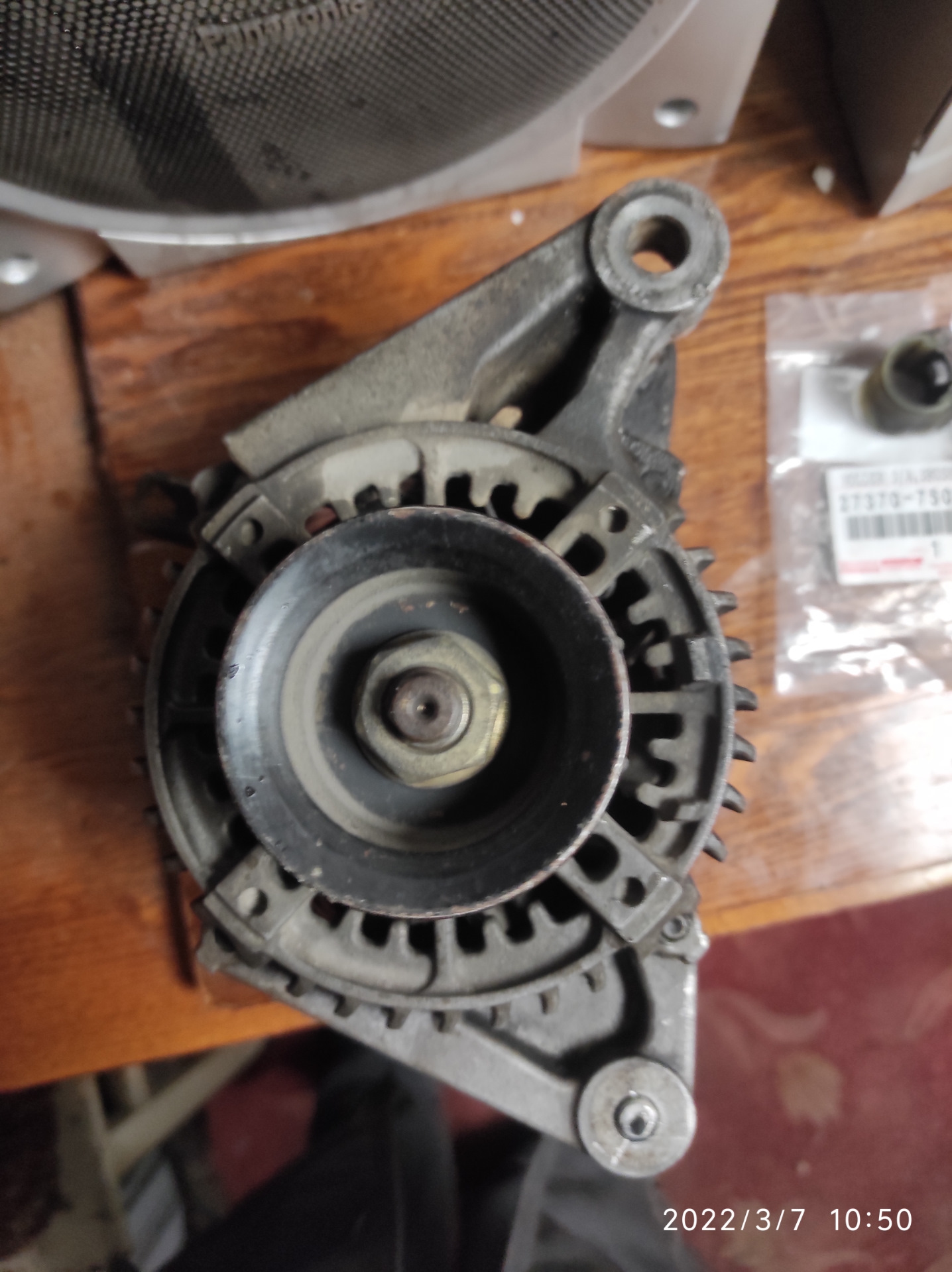 Замена щётки генератора — Toyota Corolla Fielder (E120), 1,8 л, 2001 ...