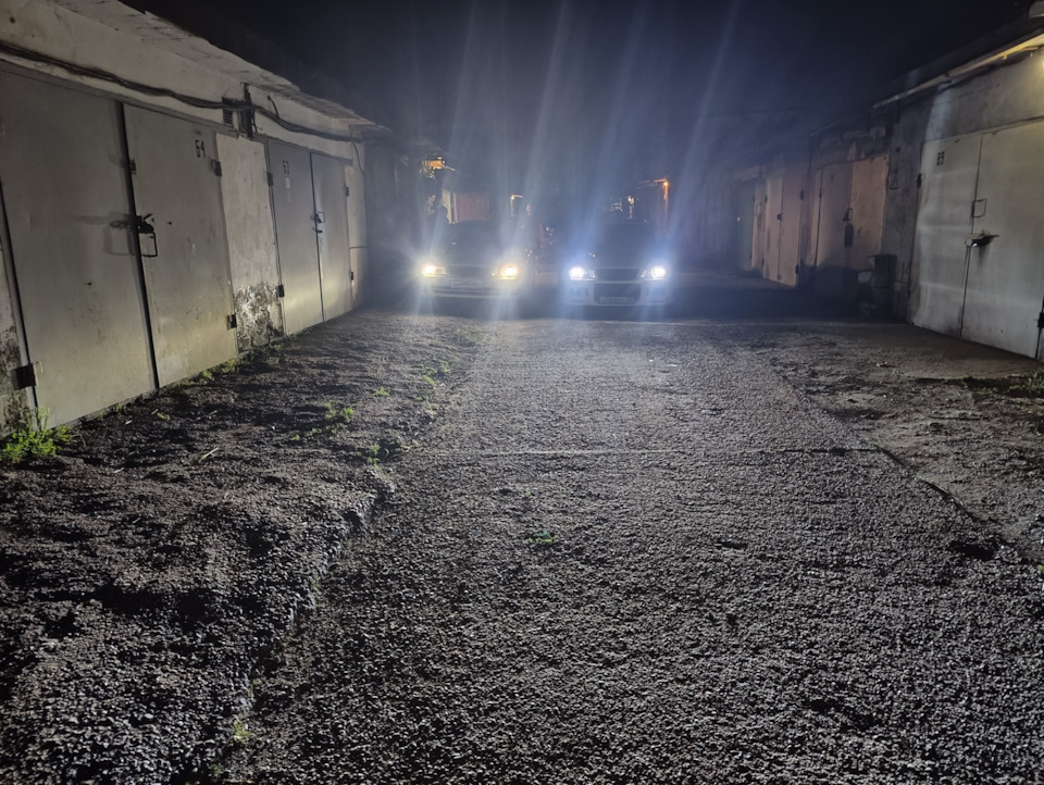 Вроде ближний на удалении, пиктограмма маленькая, не разглядеть — Toyota Chaser (100)