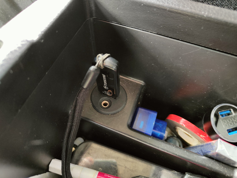 Флешка на месте — Nissan X-Trail II (t31)