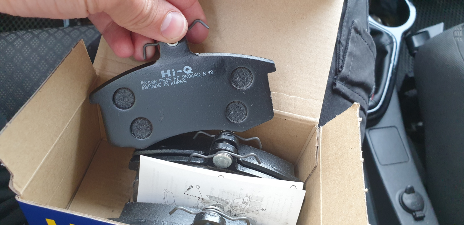 Замена тормозных колодок перед, прокачка тормозов.) — Lada Приора седан ...