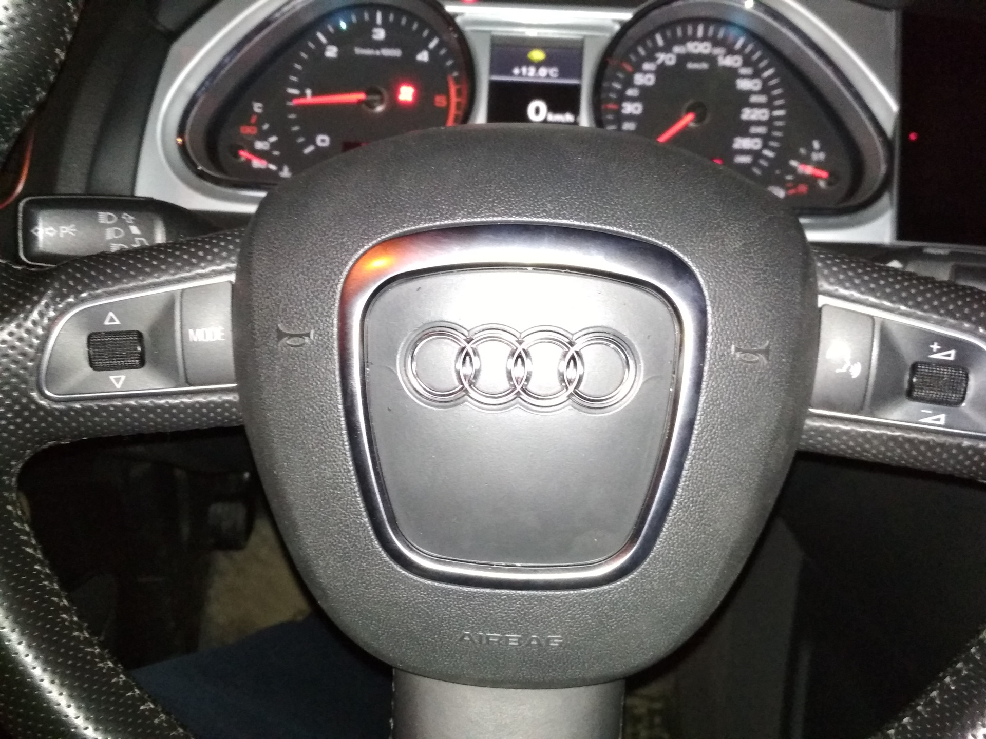 Как снять руль ауди q7 Замена хрома аэрбег на руле Audi Q7 4L - Audi Q7 (1G), 3 л, 2011 года своими рук