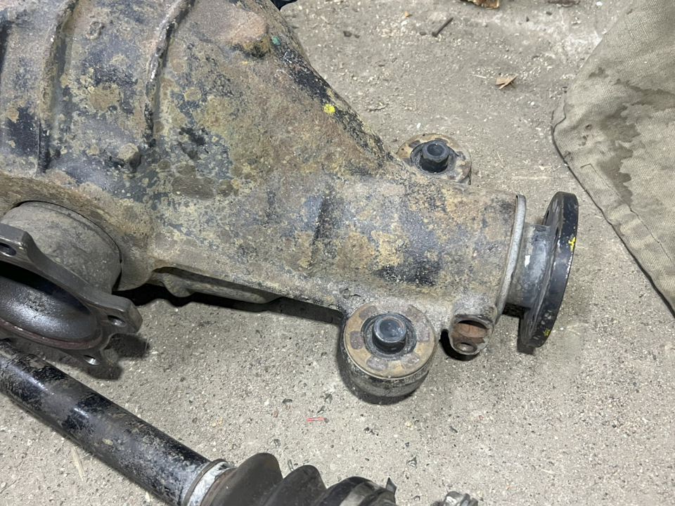 Фото в бортжурнале Nissan Laurel (C35)