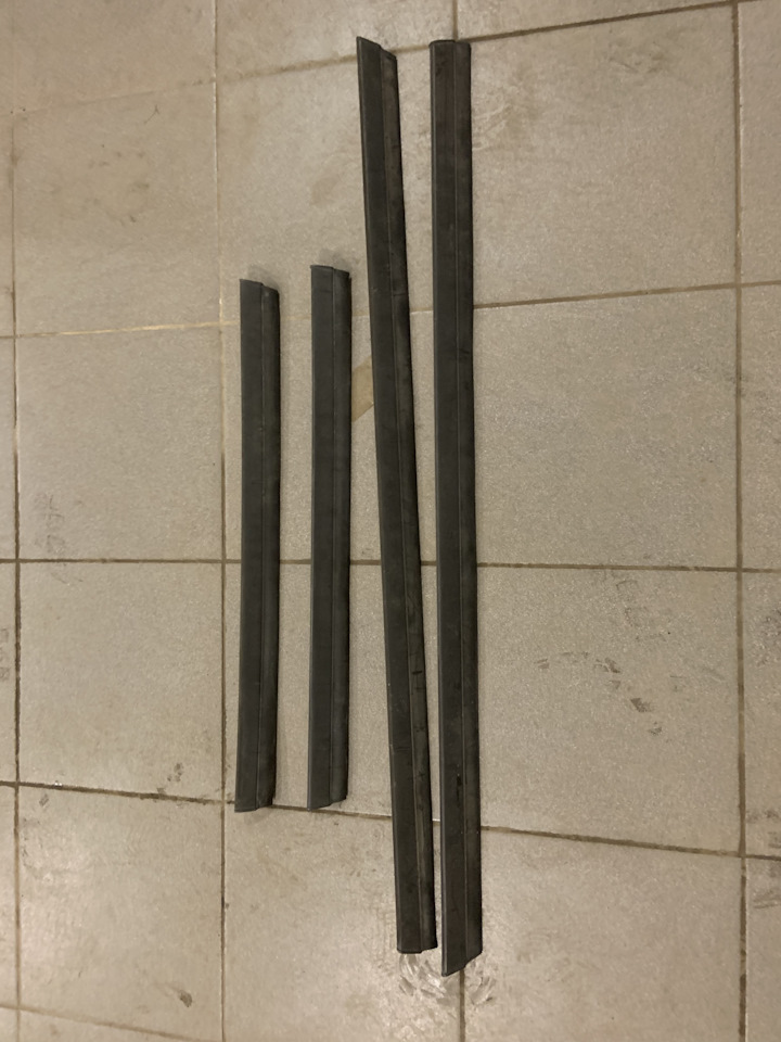 Нижний молдинг двери Toyota Mark II на Toyota Mark II (100 Нижний молдинг двери Toyota Mark II на Toyota Mark II (100