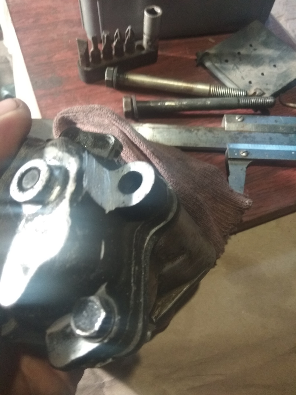 Отрезал. Померил, получилось, что резьба выходит как и на стандартном насосе +/-. — Lada 2120 Надежда