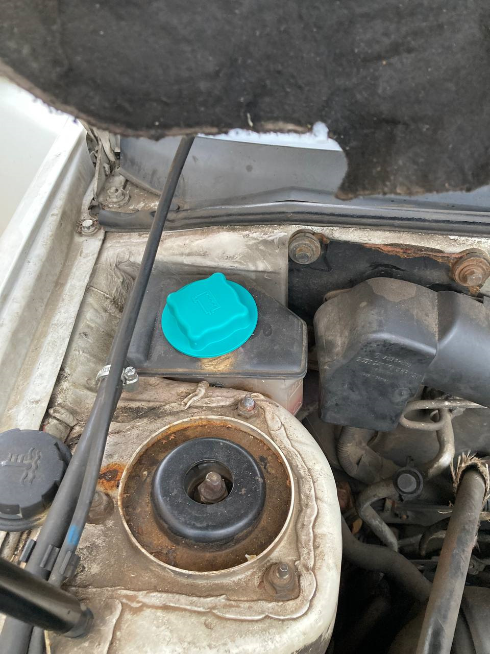 Крышка бачка антифриза, удаление сигнализации — Volvo S40 (1G), 1,9 л ...
