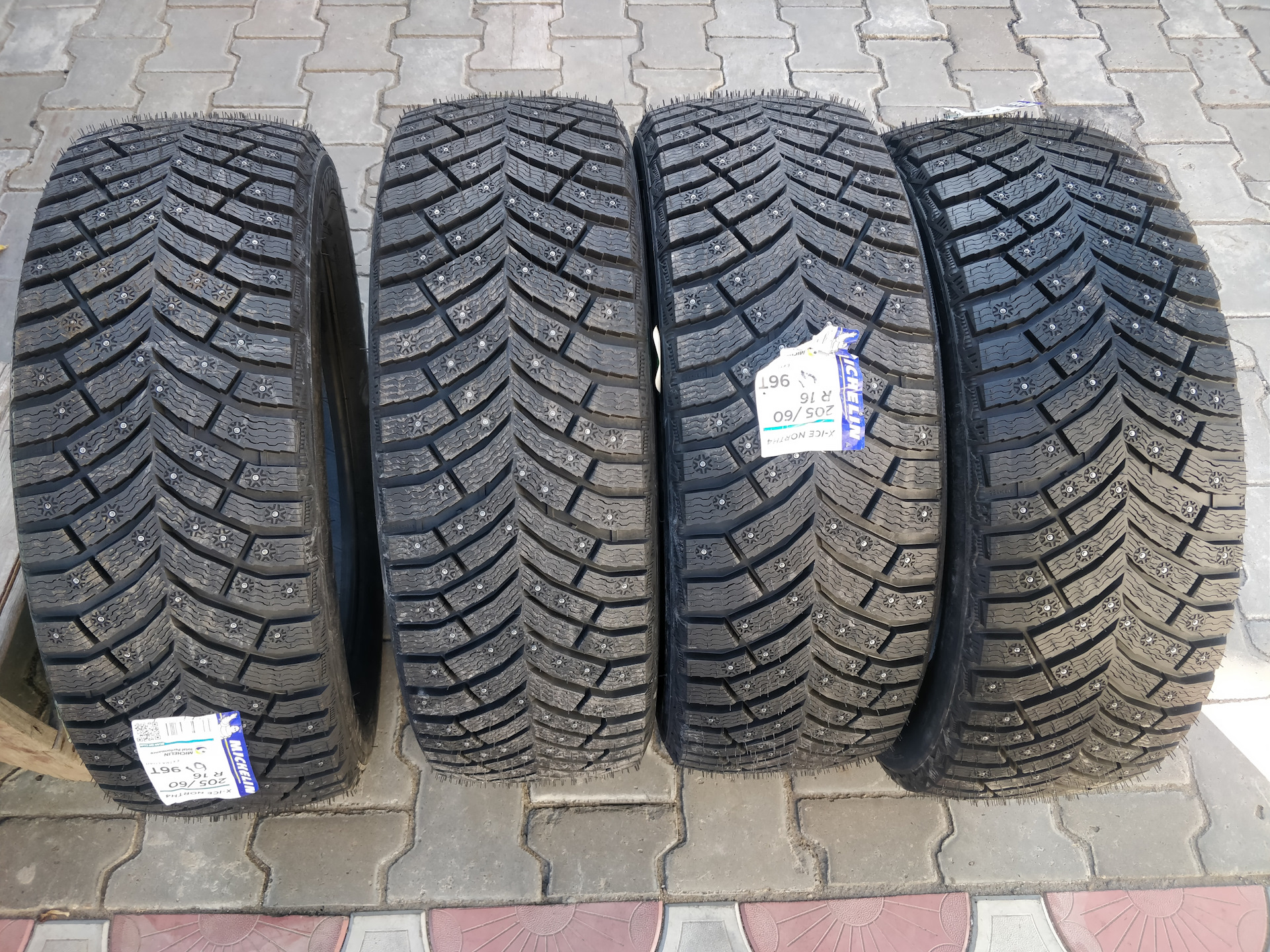 Michelin x north 4. Michelin x-Ice North 4 205/55 r16. Michelin x-Ice North 4 195/65 r15 95t. Michelin 195/65r15 95t XL X-Ice North 4 TL (шип.). Мишлен x Ice Тойота.