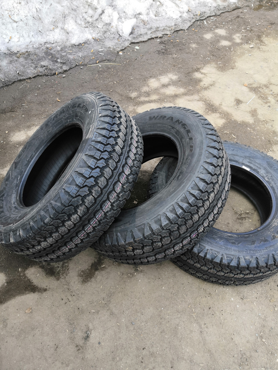 На шинке не поверили что резина не на грузовик — KIA Sorento (1G)