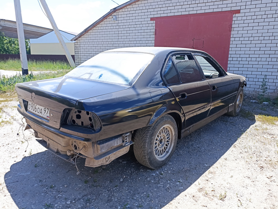 Photo from the logbook BMW 7 series (E38)