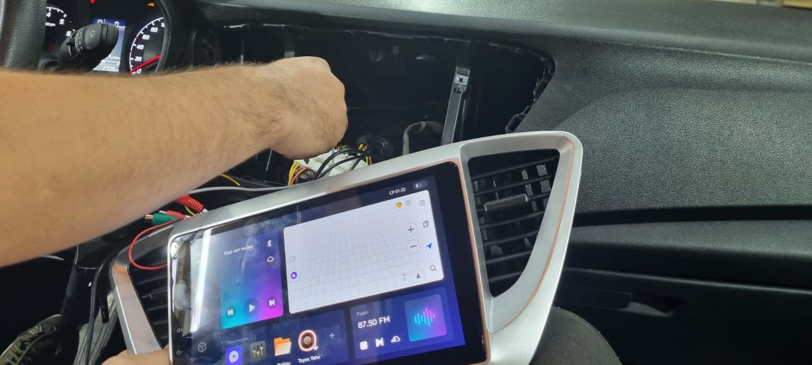 Установка магнитолы и камеры заднего вида. — Hyundai Solaris (2G), 1,6 ...