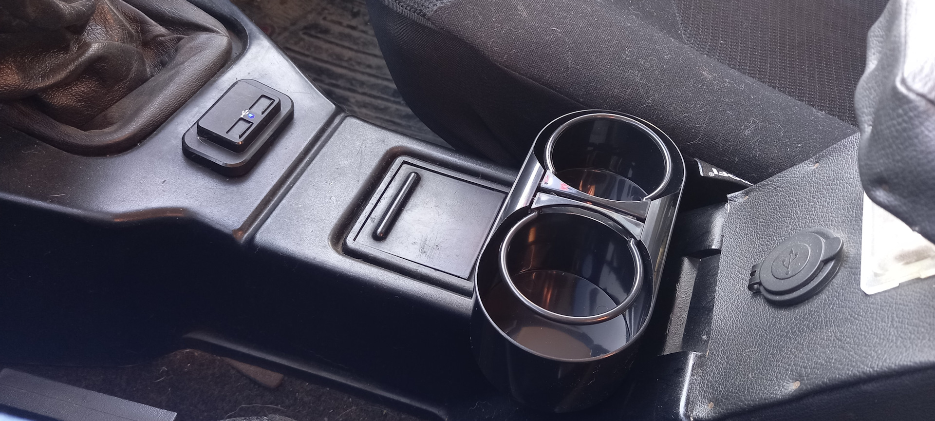 Подстаканники 1 din toyota. Подстаканник вместо пепельницы. Подстаканники тойота королла 100. Подстаканник вместо пепельницы. Подстаканник в ваз 2107.