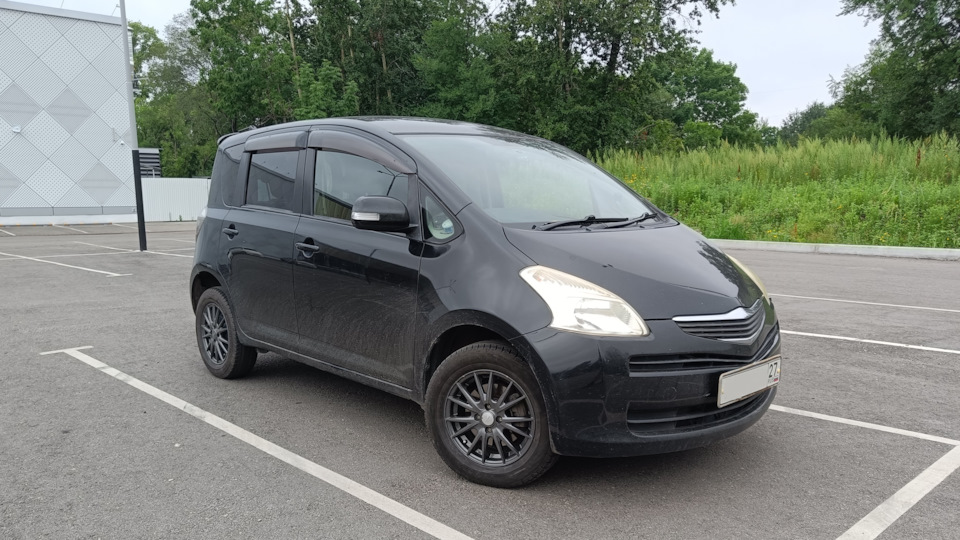 Toyota Ractis Черный