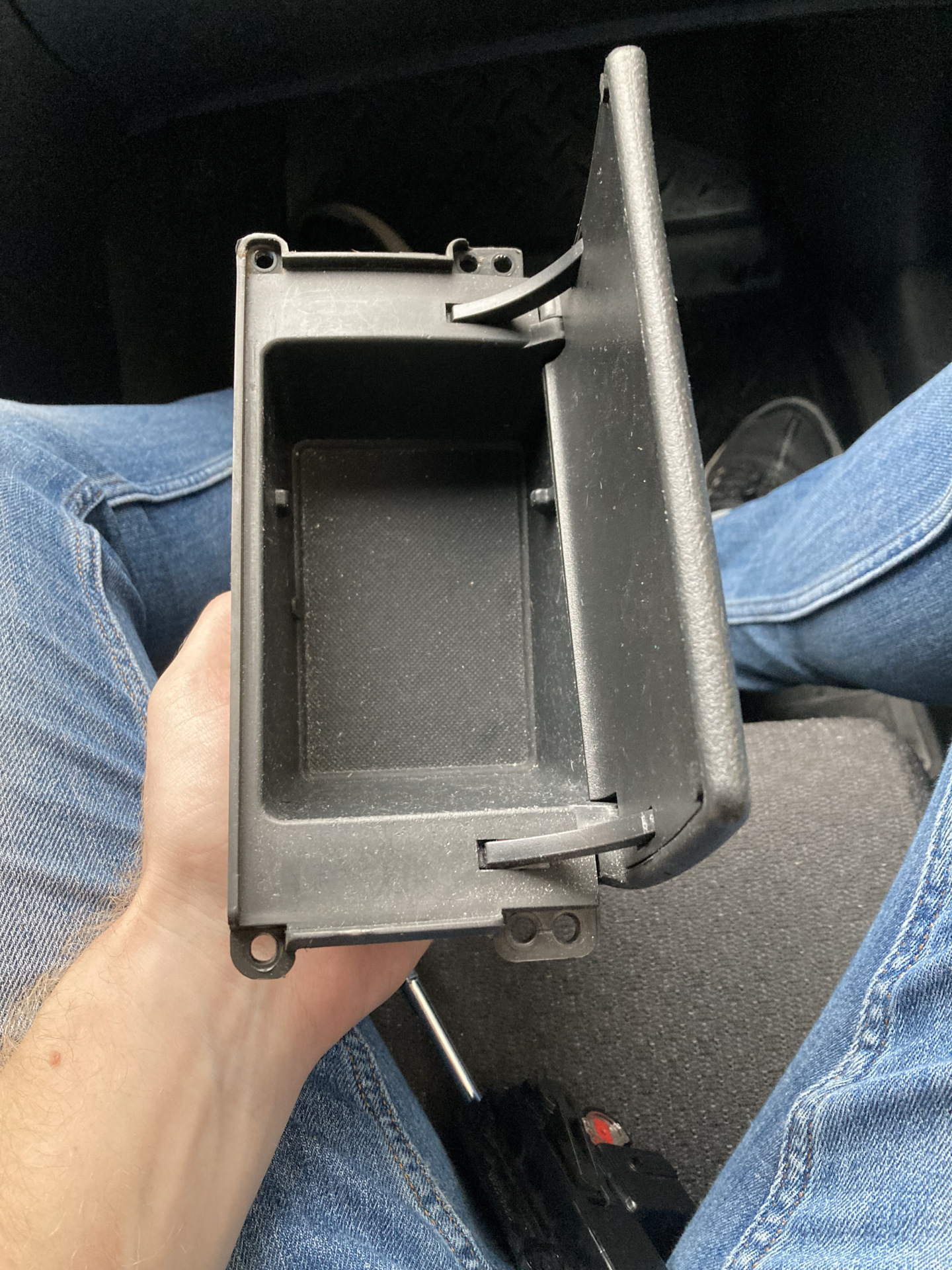 Натяжение тросика ручного тормоза — Toyota Avensis II, 2 л, 2004 года ...