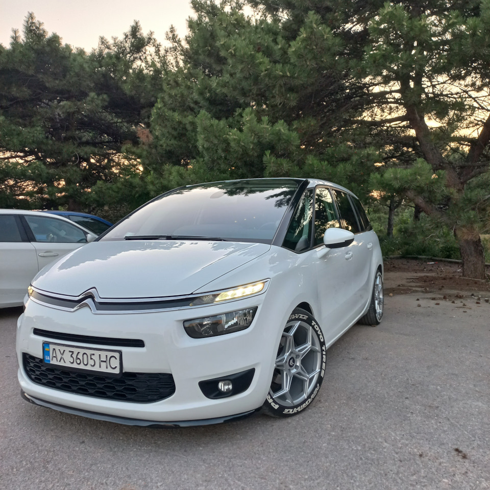 Губа переднего бампера — Citroen Grand C4 Picasso (2G), 1,6 л, 2014 года |  стайлинг | DRIVE2