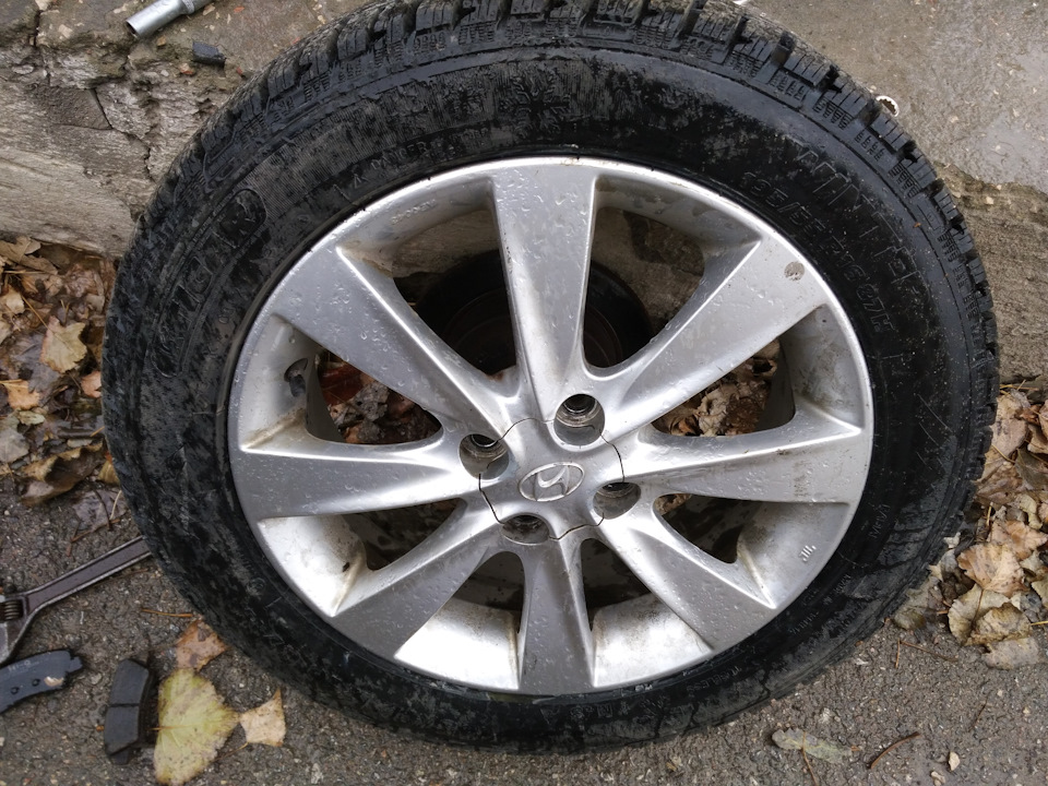 Заклинил тормозной цилиндр — Hyundai Solaris, 1,6 л, 2012 года ...