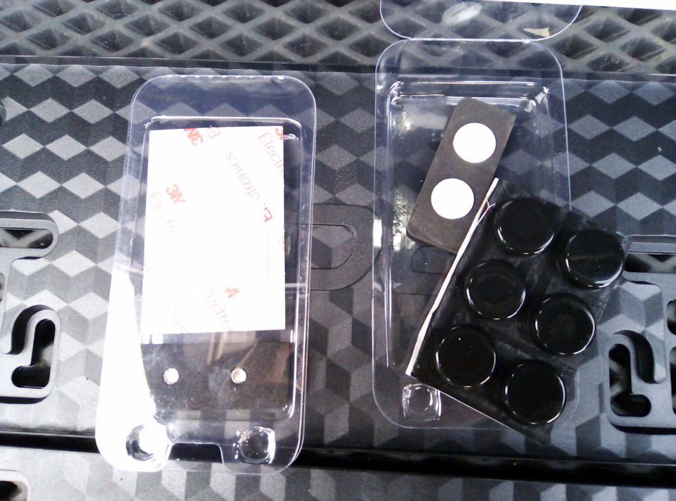 Внутри каждого пакетика уложены для установки: гайки, винты, антивибрационные прокладки итд. — Hyundai Accent (2G)