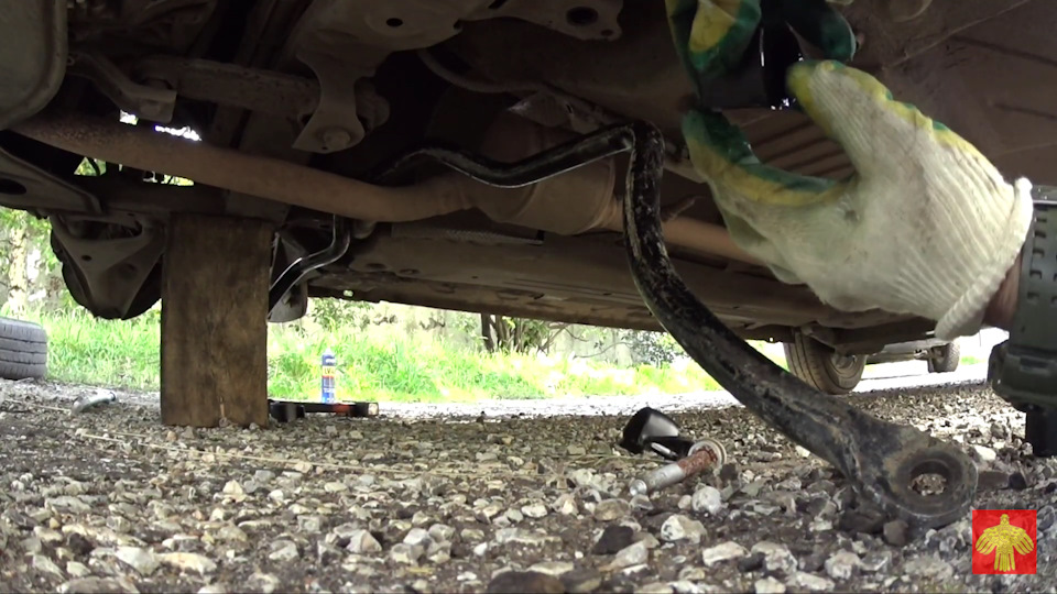 Установка стабилизатора поперечной устойчивости на Рено Логан, Лада ...