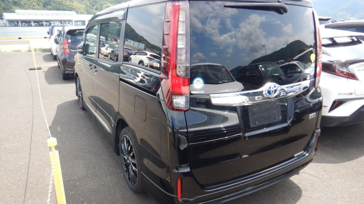 Toyota Noah (3G) 1.8 гибридный 2014 | 1.8 Hybrid на DRIVE2