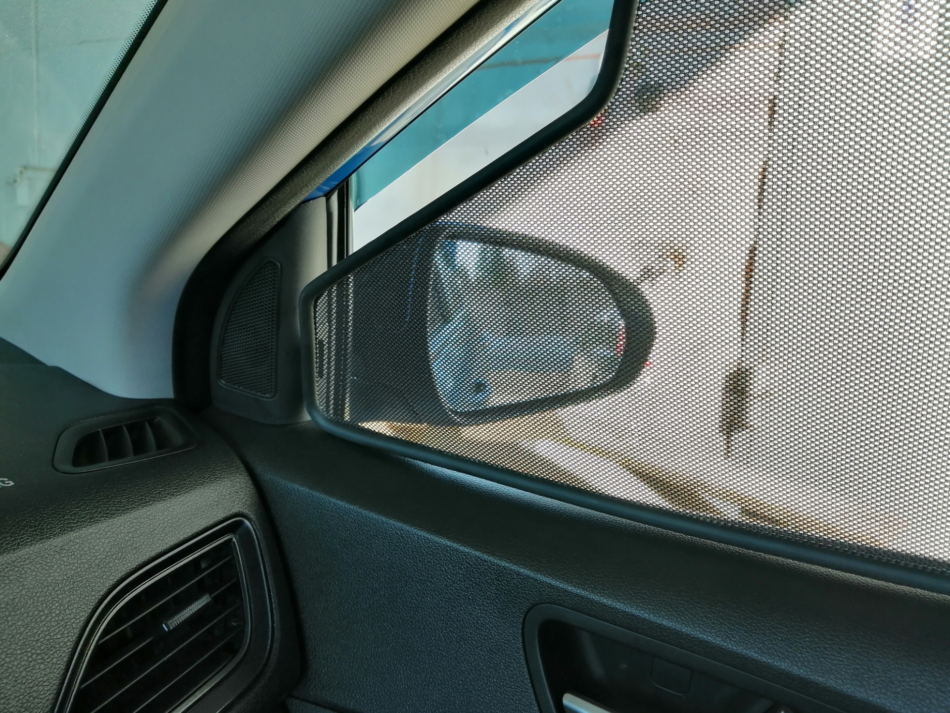 Камаз каркасные каркасные шторки. Сетка стальная на боковое окно автомобиля. Шторки на автомобильные стекла штраф. Рассыпается ли сетка на морозе пластмассовая. Шторки на стекла автомобиля.