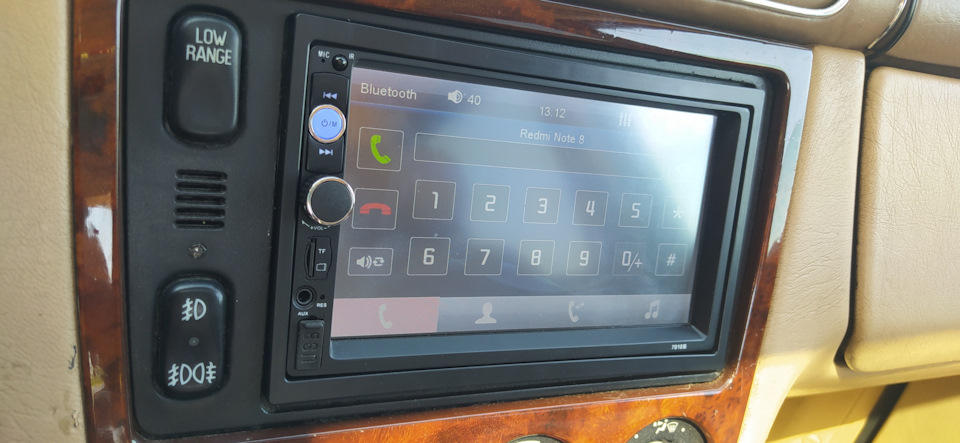 телефон автоматически обнаруживает он.микрофон хорошо слышно себя и кому звоним.удобная и нужная функция — Mercedes-Benz M-Class (W163)