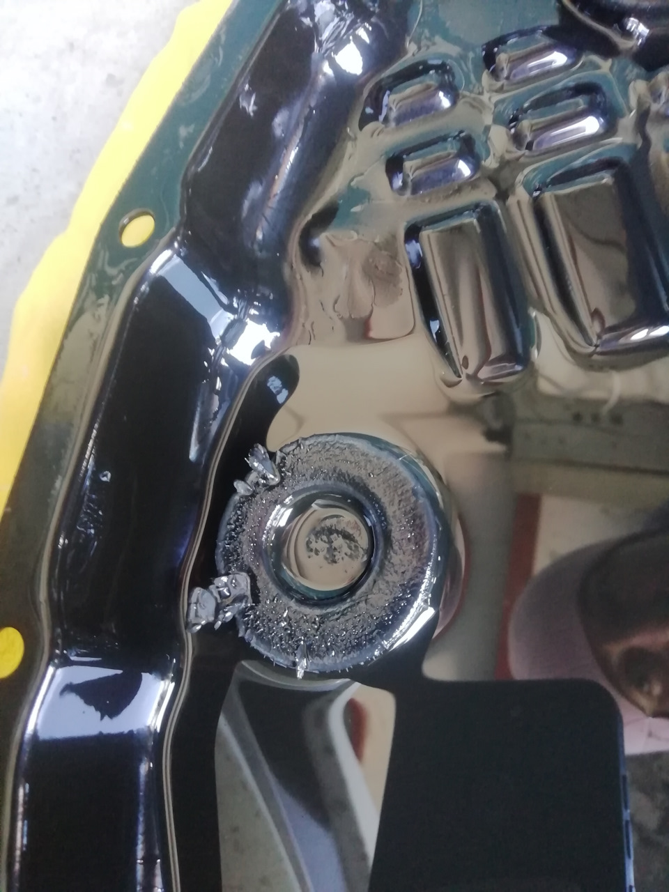 Один магнит с небольшими кусочками металла. — Lada Vesta SW (1G)