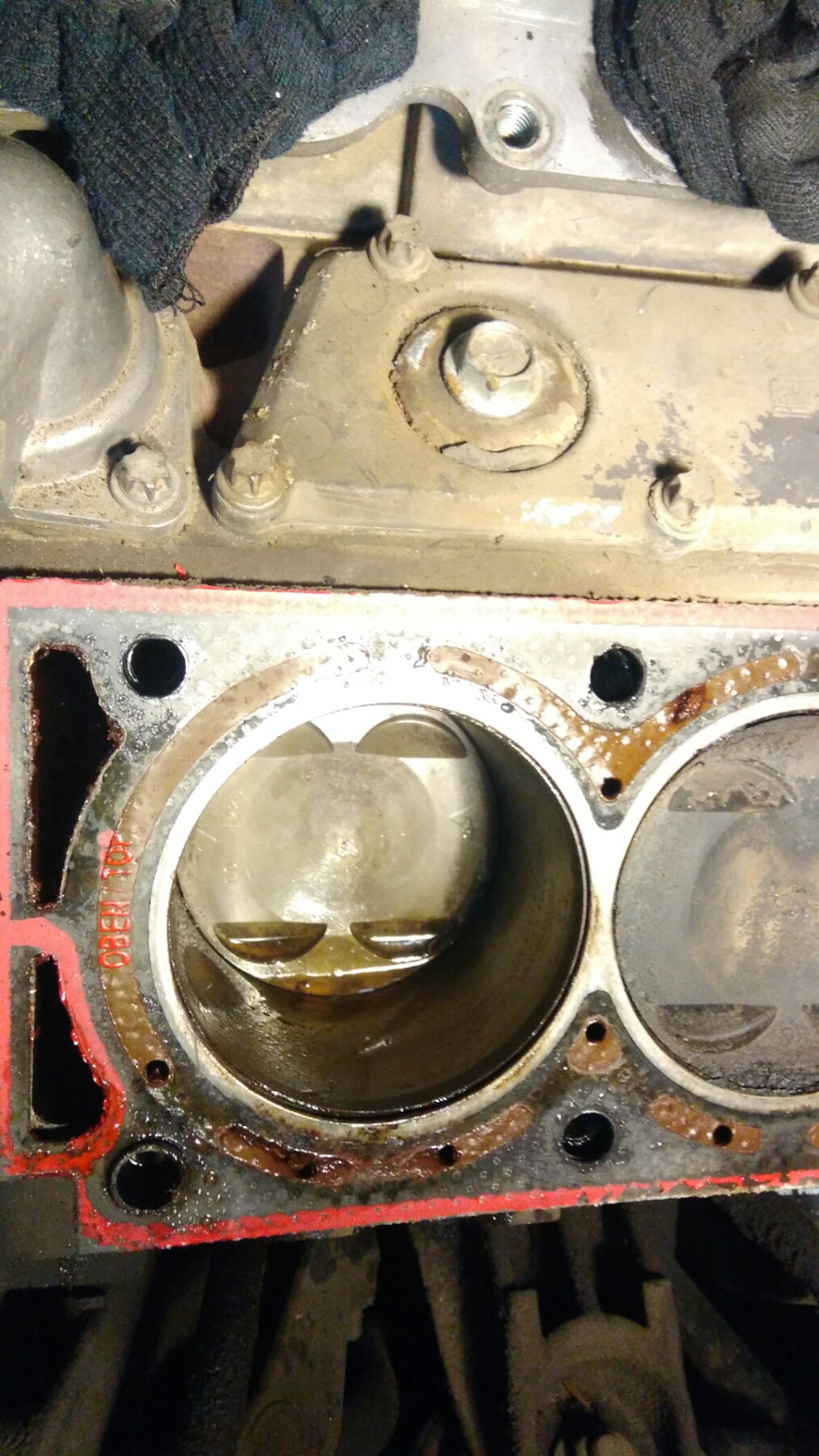 Прогоревшая прокладка гбц ваз 2114. Как проверить прокладку двигателя. Как проверить прокладку двигателя. Прогорела прокладки гбц 2107. Пробило прокладку гбц ваз 2112 16 клапанов.