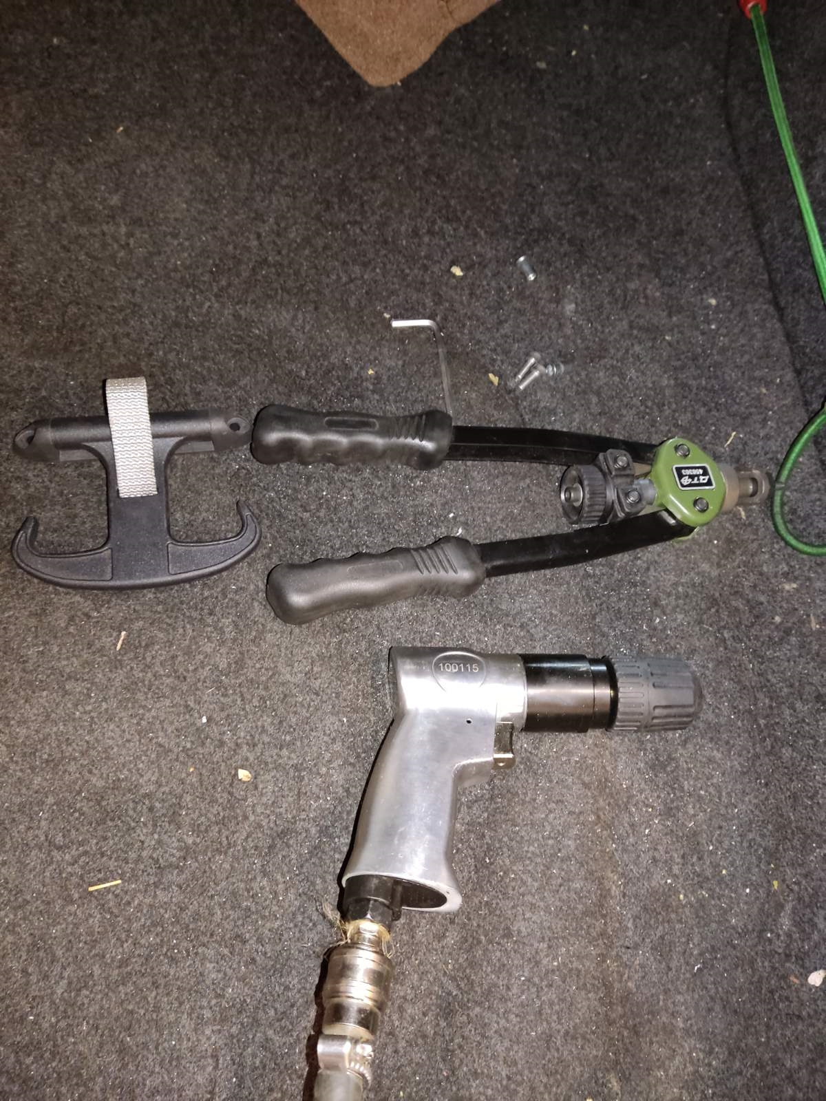 Огнетушитель ОУ2 и крошнтейн под него. — Volkswagen Passat B5, 1,8 л ...