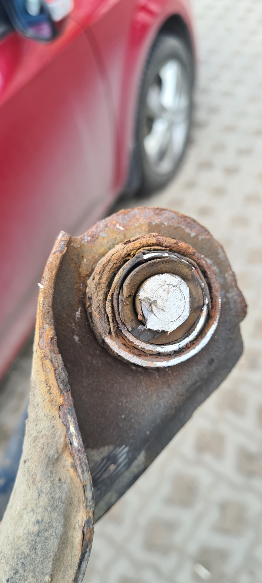 Закис болт в сайлентблоке — Honda Accord (8G), 2,4 л, 2008 года ...