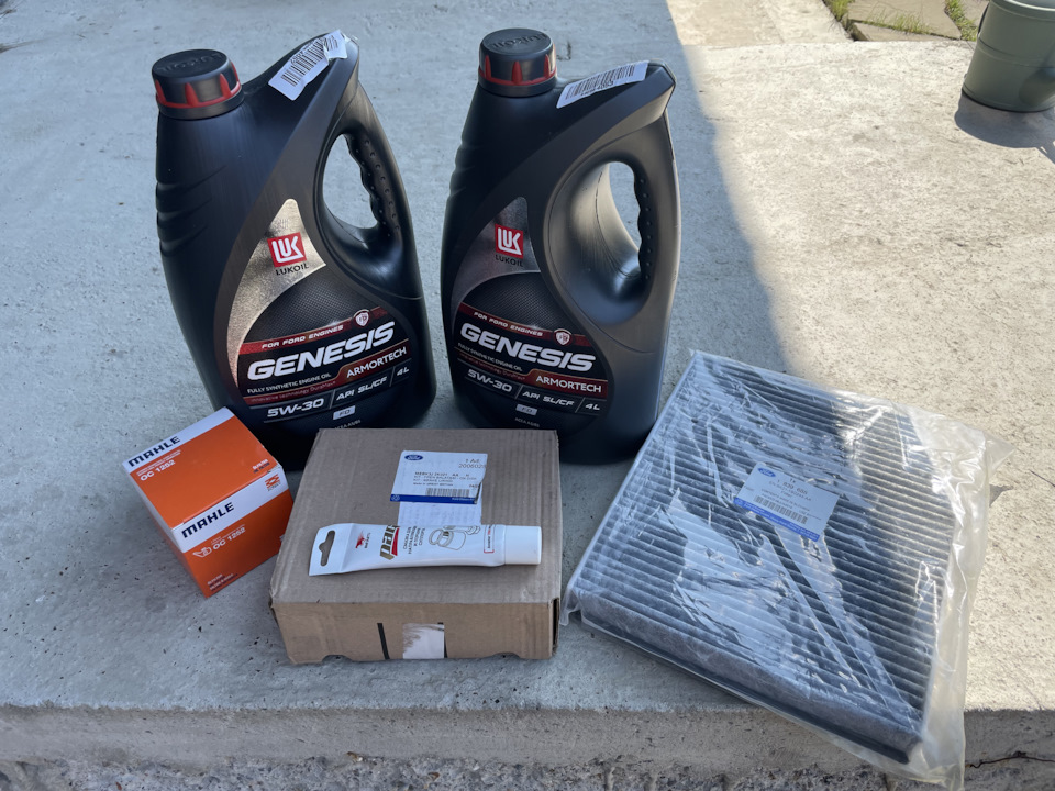 Масляный сервис 110000 км, замена передних колодок — Ford Transit (8G ...