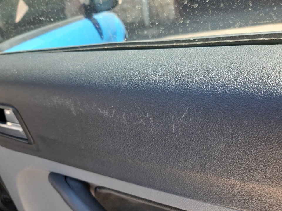 Задние обшивки с пищалками — Ford Focus Sedan II, 1,6 л, 2008 года ...