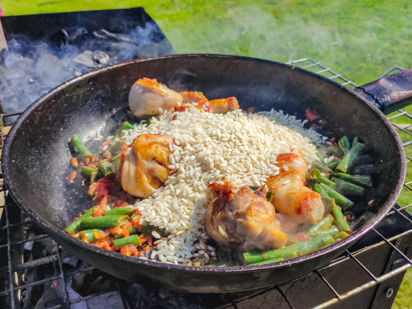 Классическая паэлья с курицей. Паэлья рецепт. Паэлья из ханатласа. Паэлья рецепт классический. Паэлья ПП рецепт.