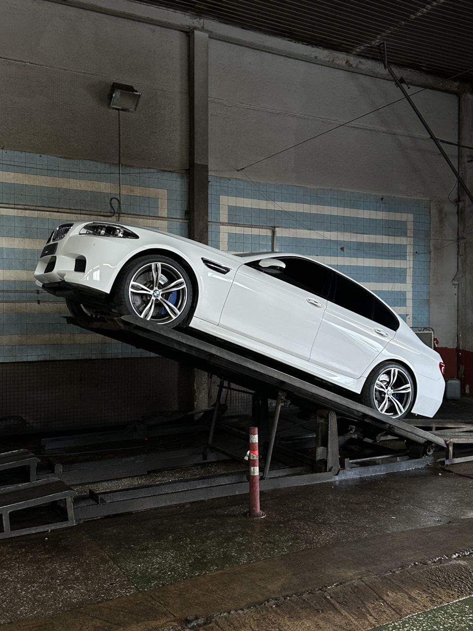 Мойка днища — BMW M5 (F10), 4,4 л, 2013 года | мойка | DRIVE2