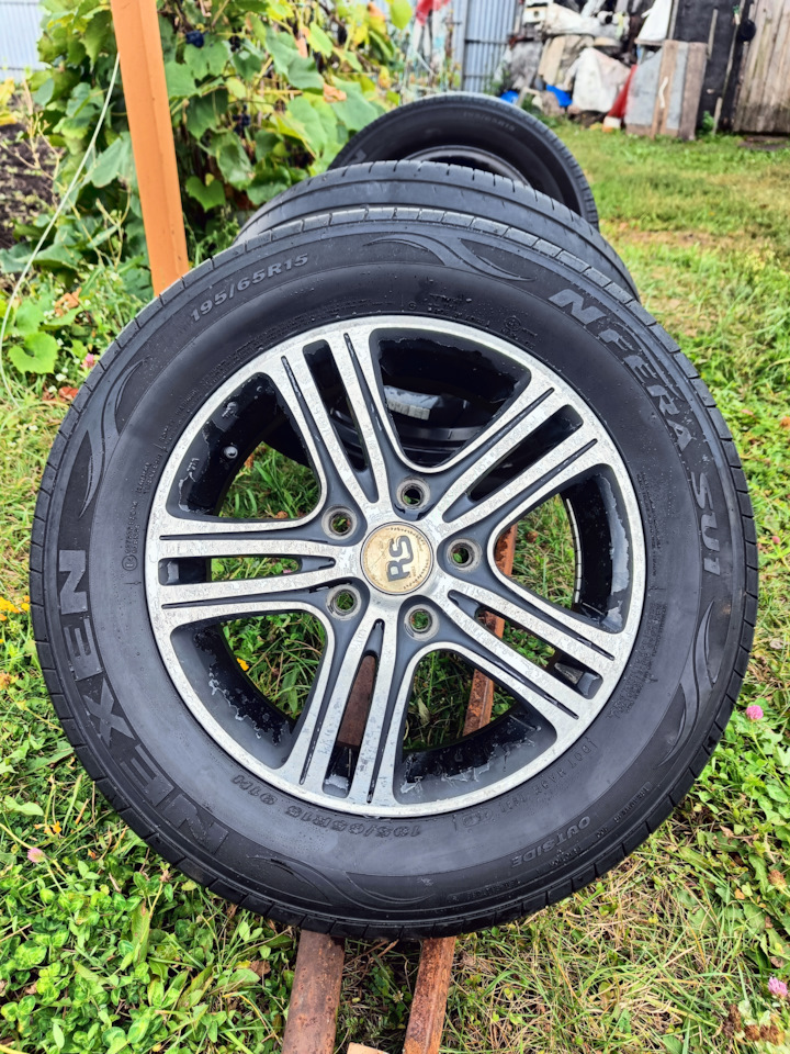 Шины летние Nokian 195/65 R15, литые диски Rs 6Jx15 ET48 5x114,3. Б/у ...