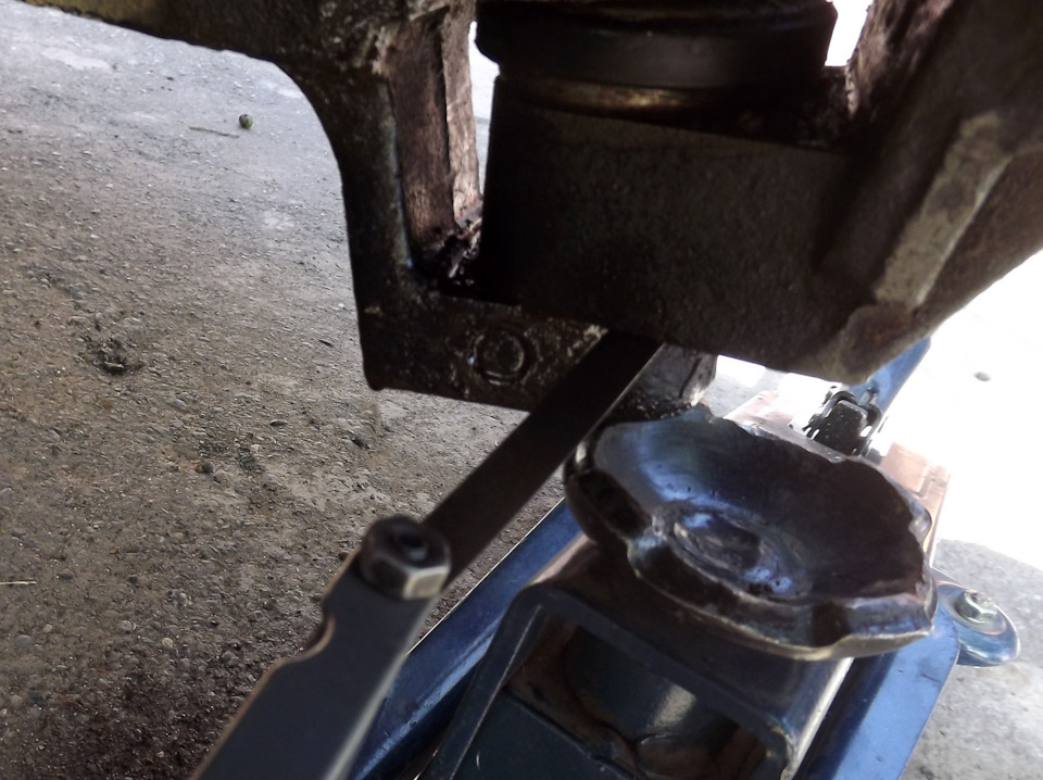 Регулировка осевого люфта корпуса поворотного кулака — ГАЗ Соболь 4х4 ...