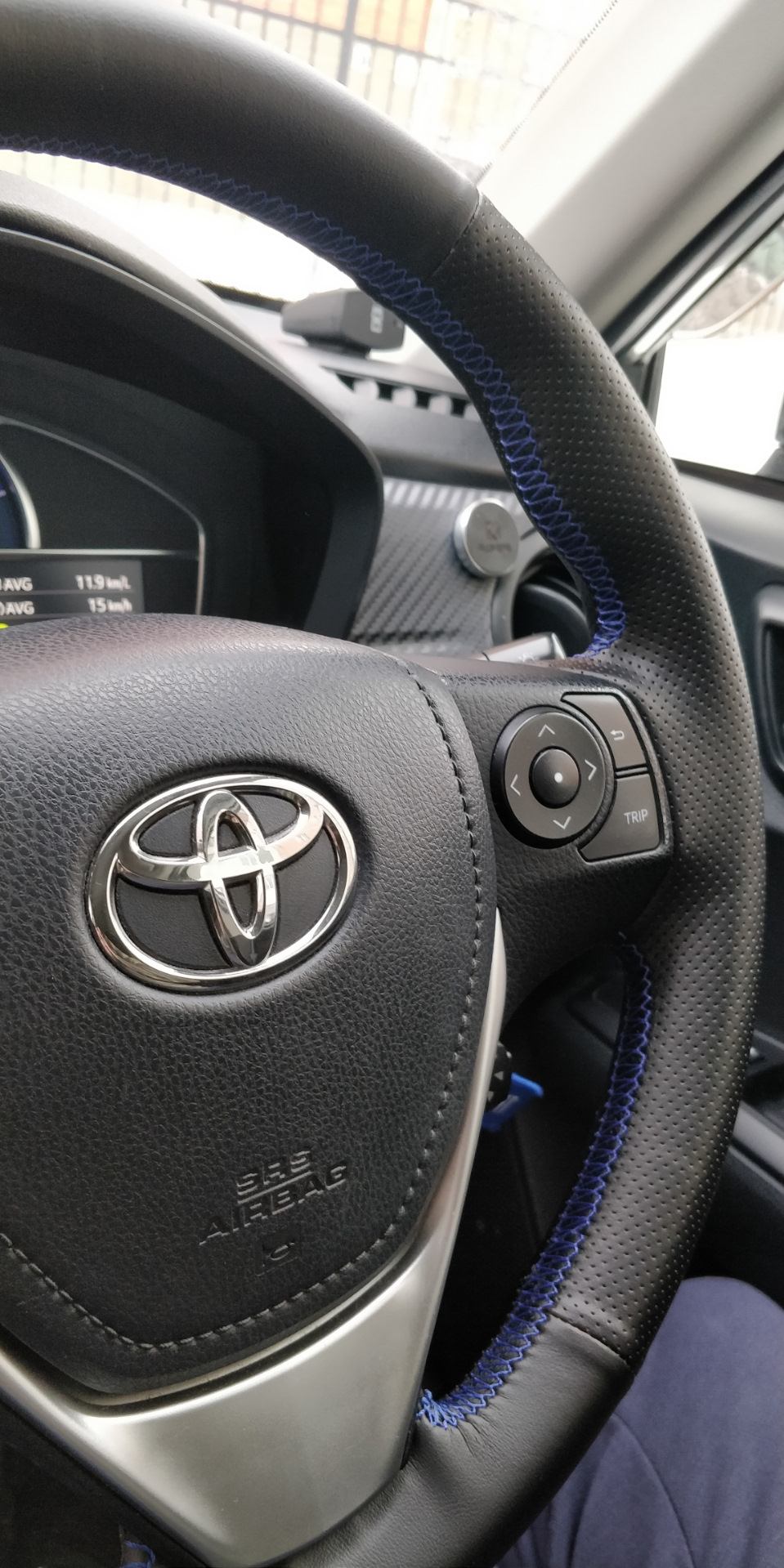 Руль тойота королла 150. Оплетка на руль королла. Руль тойота королла 2012. Руль тойота королла 150 рестайлинг. Оплётка на руль toyota corolla ae100.