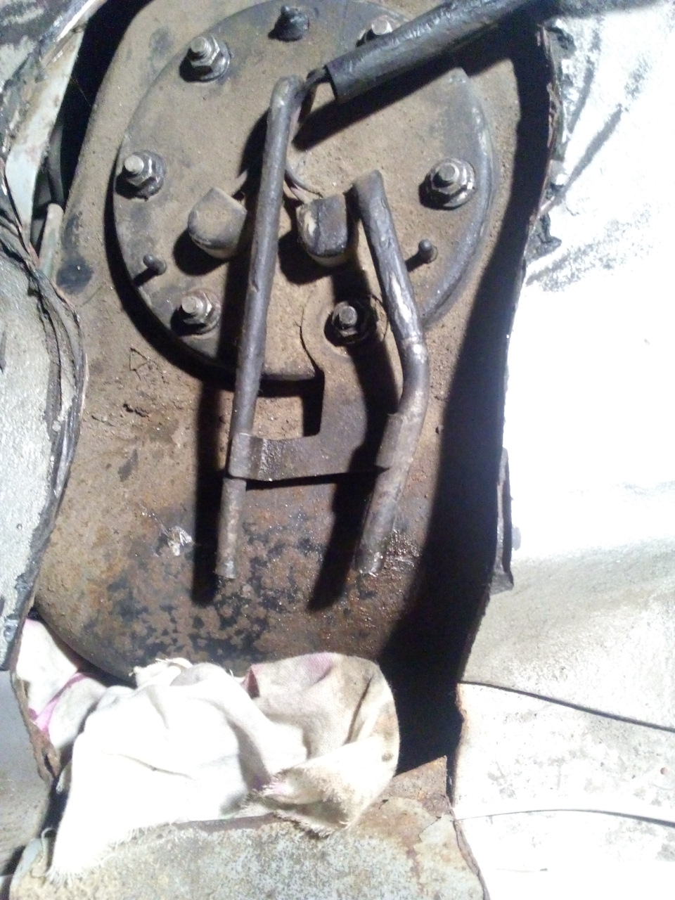 Достаём бензонасос без снятия бензобака — Rover 200 Mk3, 1,4 л, 1998 ...