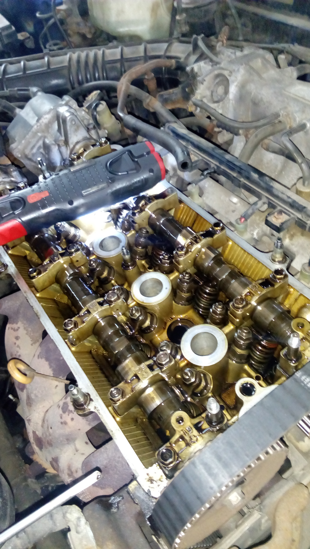 Ровер400 где микротрещина. Регулировка клапанов ровер. Головка двигателя м 106 минск. Как регулируются клапана на ровере 400. Регулировка клапанов ровер.