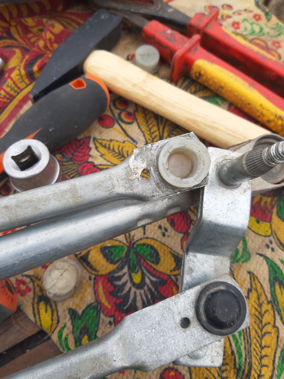 Трапеция дворников. — Ford Focus I Hatchback, 1,6 л, 2004 года | своими ...