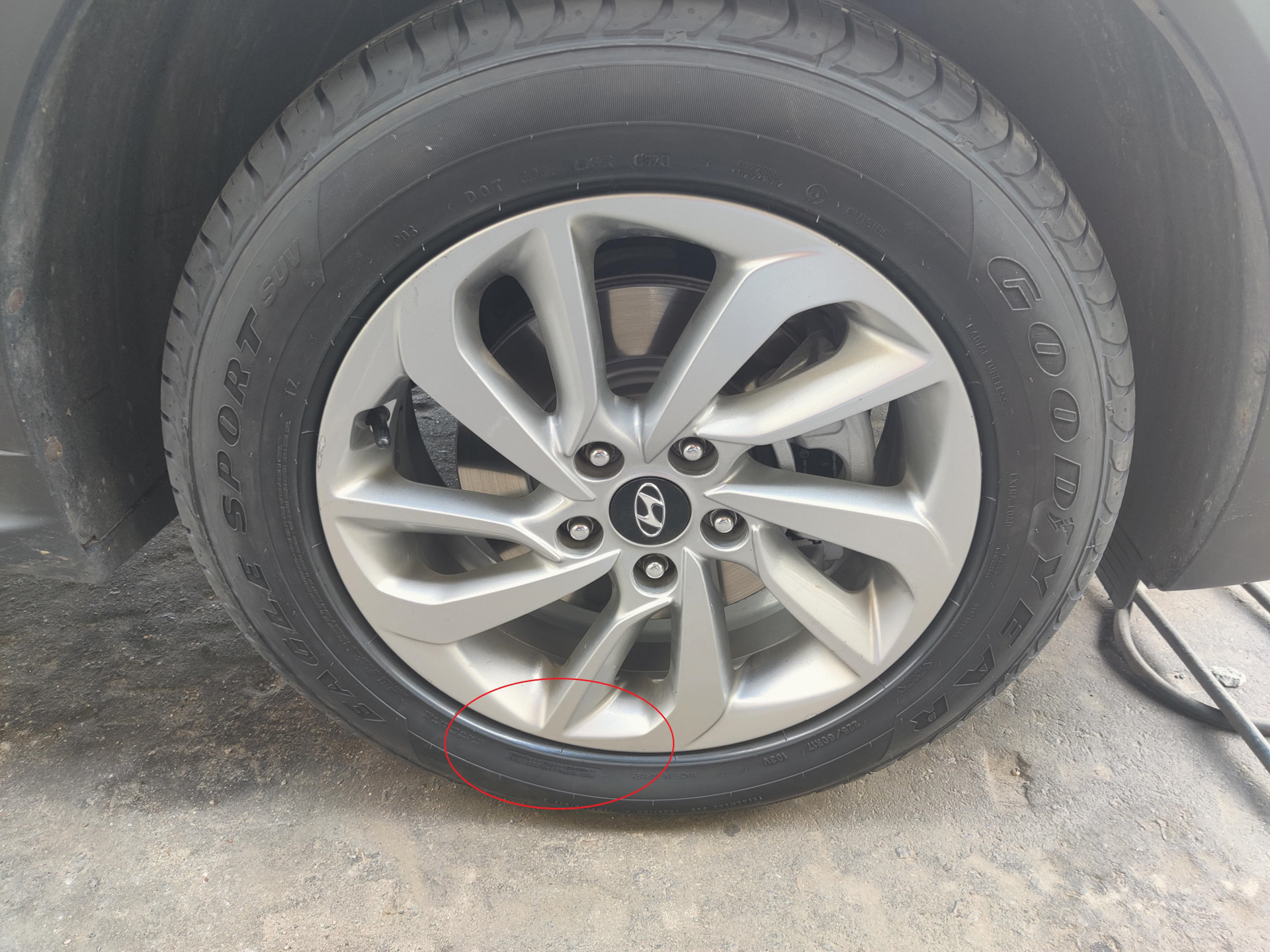 Шины 225 60 r17 лето. Колеса r17 Hyundai Tucson штампы. Goodyear Eagle Sport 225/60 r17. 225 55 R17 на Хендай Туссан. 245/55 R18 на ix35.