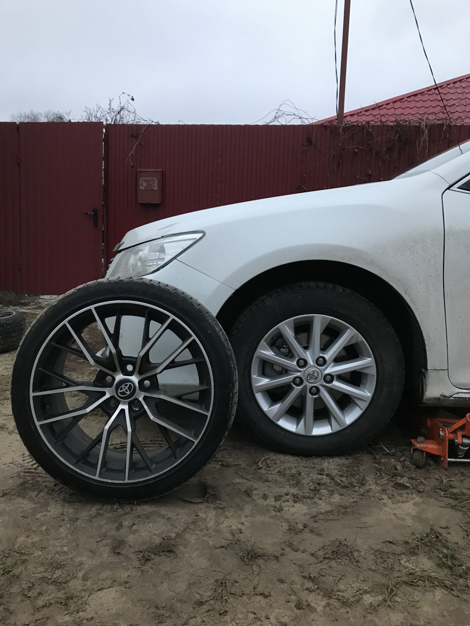 Переобувка на зимнюю резину — Toyota Camry (XV50), 2,5 л, 2012 года ...